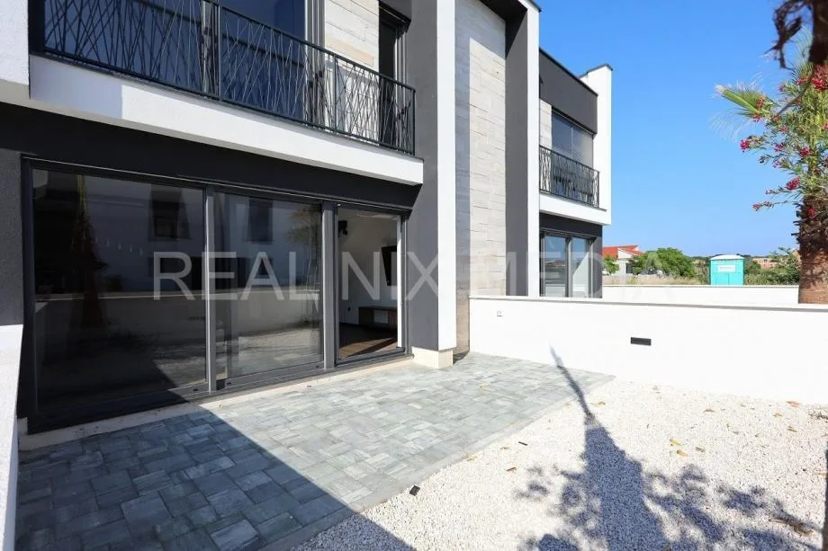 Privlaka- KOMPLETNO NAMJEŠTENO! USELJIVO ODMAH! - cover