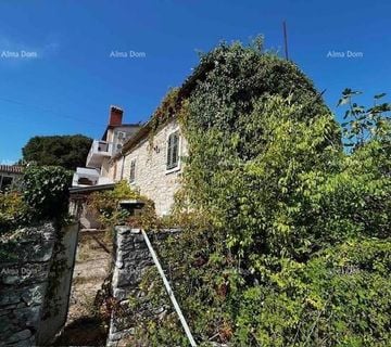 Prodaja stare istarske kuće sa velikom građevinskom parcelom od 1917 M - cover