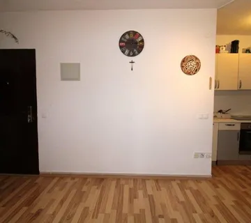 POREČ 2 KM-STAN U PRIZEMLJU NA PRODAJI (prodaja) - cover