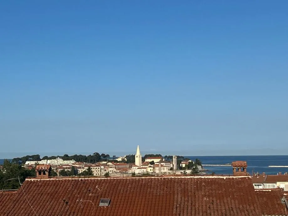 POREČ -STAN NA PRODAJI 300 M OD PLAŽE I 500 OD CENTRA POREČA (prodaja) - cover