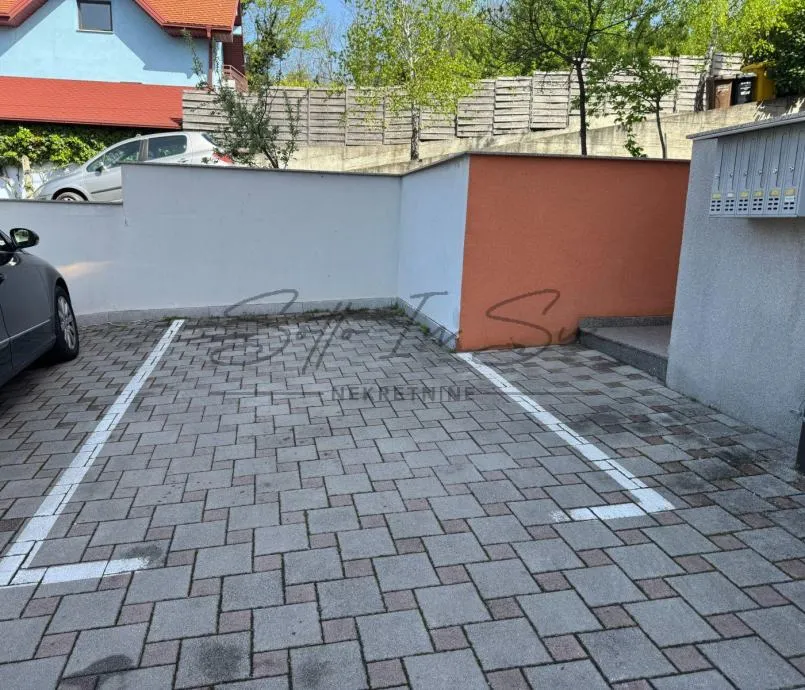 Ugodan i svijetao stan na Žutom bregu-prodaja! (prodaja) - cover