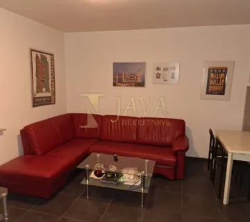 Crikvenica, 103m2, 2 apartmana,renovirano,terasa 80 m2, 800 m od plaža - cover