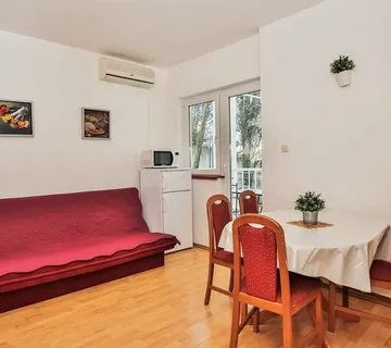 Stan: Novi Vinodolski, 30,47 m2 jednoiposobni apartman, 100 m od mora - cover