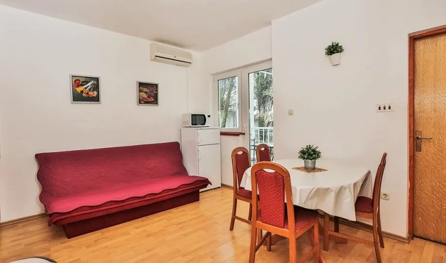 Stan: Novi Vinodolski, 30,47 m2 jednoiposobni apartman, 100 m od mora - cover