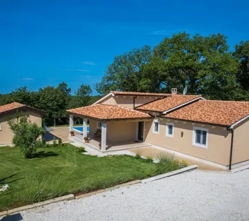 Kuća: Tinjan, 142 m2, samostojeća kuća sa bazenom i ljetnom kuhinjom - cover