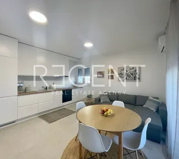 Kaštela, Kaštel Stari - Jednosoban stan sa privatnim vrtom - cover