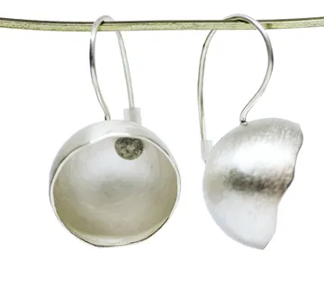 Oblutak naušnice - cover