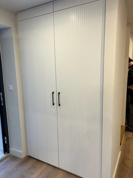 Ormar sa rebrastom 3D frontom - cover