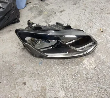 VW POLO 2017 PREDNJI DESNI FAR - cover