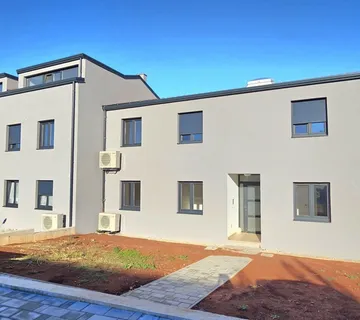 Prodaje se novogradnja – stan u prizemlju 51 m² s vrtom i terasom - cover