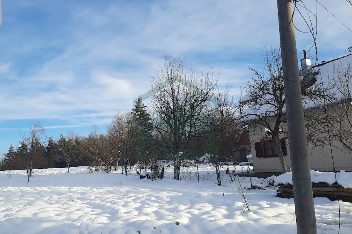 Građevinsko zemljište u Gospiću, površine 646 m2 - cover