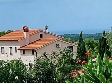 Višnjan, kuća sa velikom okućnicom! Pogled more - cover