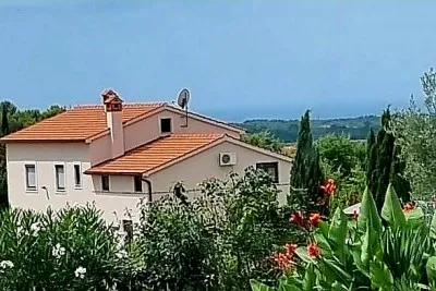 Višnjan, kuća sa velikom okućnicom! Pogled more - cover