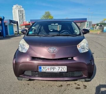 Toyota iQ 1,0 VVT-i - cover