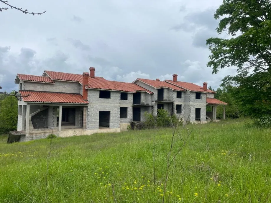 ROH-BAU DVOJNI OBJEKT, INVESTICIJSKI PROJEKT ZA 2 KUĆE ILI 6 STANOVA - cover