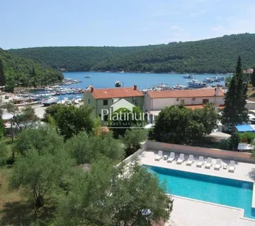 Istra, Krnica, prodaje se ekskluzivan hotel prvi red do mora - cover