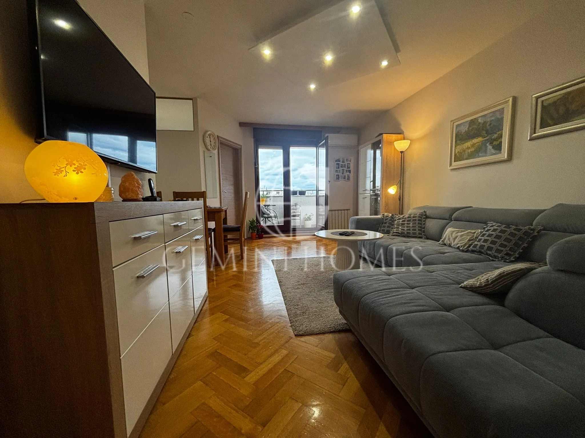 Četverosoban stan na top lokaciji, 81,65 m² - BEZ PROVIZIJE - cover