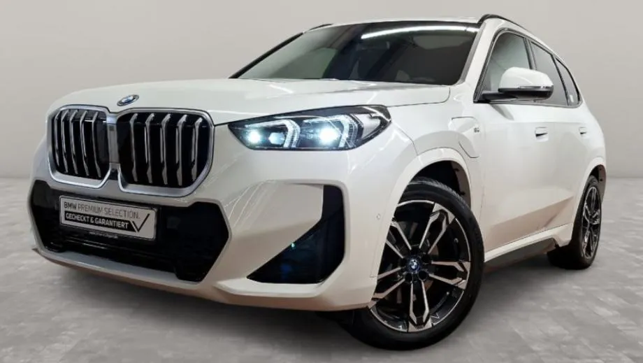 IMA sve ! BMW X1 30e M 326 ks 4x4 Benz-Struja PLUG IN HYBRID - cover