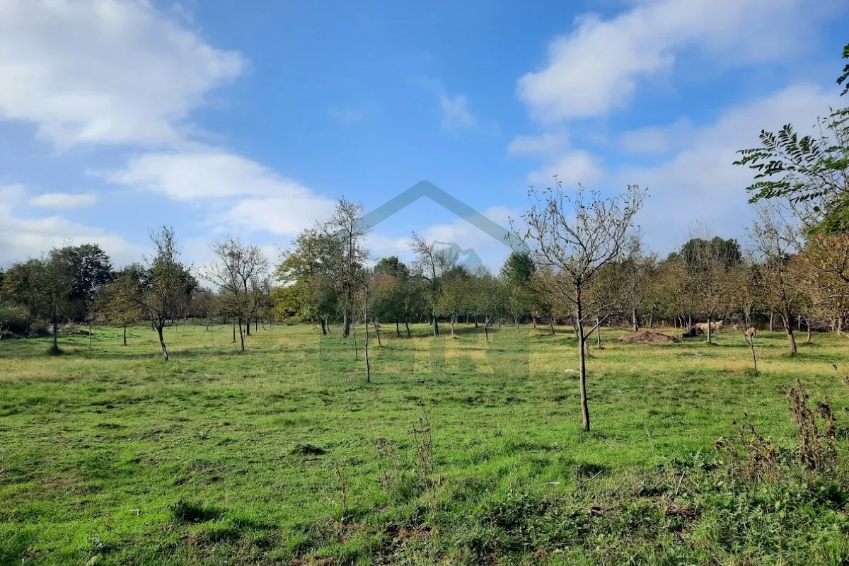Građevinsko zemljište u Perušiću, površine 11035 m² - cover