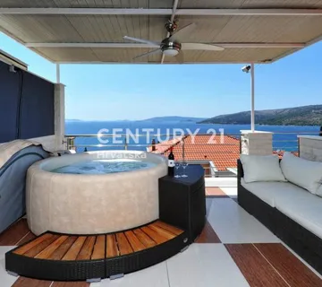 Kuća s 3 apartmana – Seget Vranjica – 170 m od mora - cover