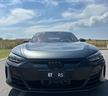 Audi E-tron GT RS - cover