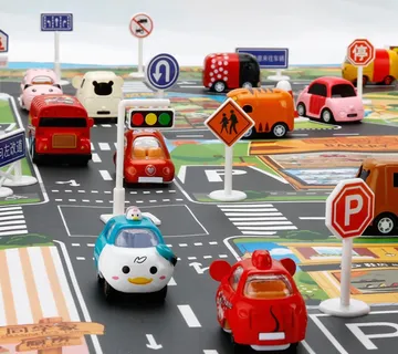 Edukativna podloga auto staza – GRATIS znakovi - cover