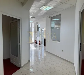 POSLOVNI PROSTOR OD 325M2 U PRIZEMLJU NA ATRAKTIVNOJ LOKACIJI - cover