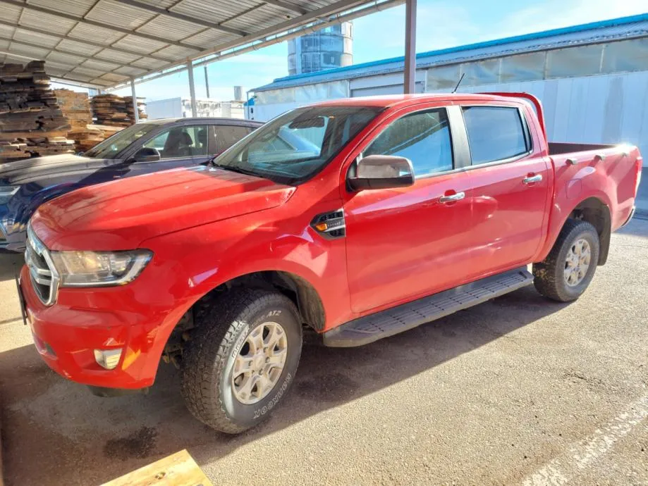 Ford Ranger XLT - cover
