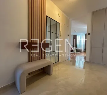 Zadar, Branimirova obala – trosoban stan blizu centra - cover