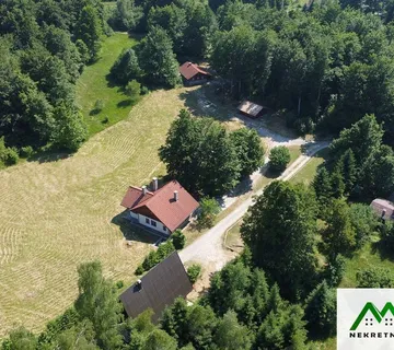 8843 m2 građevinskog zemljišta, dvije vikend kuće i garaža - cover