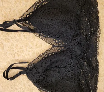 Crni čipkani topić - cover