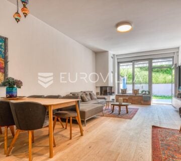 Zagreb, Medveščak, luksuzno novouređena kuća u nizu s dva stana NKP 237,28 m2 - cover