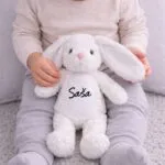 Plišani zeko s imenom – bijeli - cover