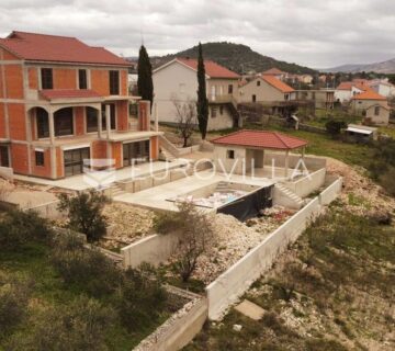 Šibenik, Vrpolje, obiteljska kuća u izgradnji - cover