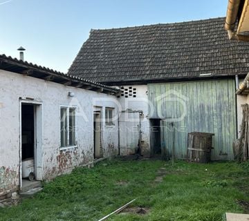PETRIJEVCI,KUĆA PRIZEMNICA 127M2+ DVOR I ORANICA 1169 M2!! TOP LOKACIJA!! PRILIKA!! - cover