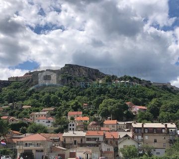 Knin - obiteljska kuća na prodaju  - cover