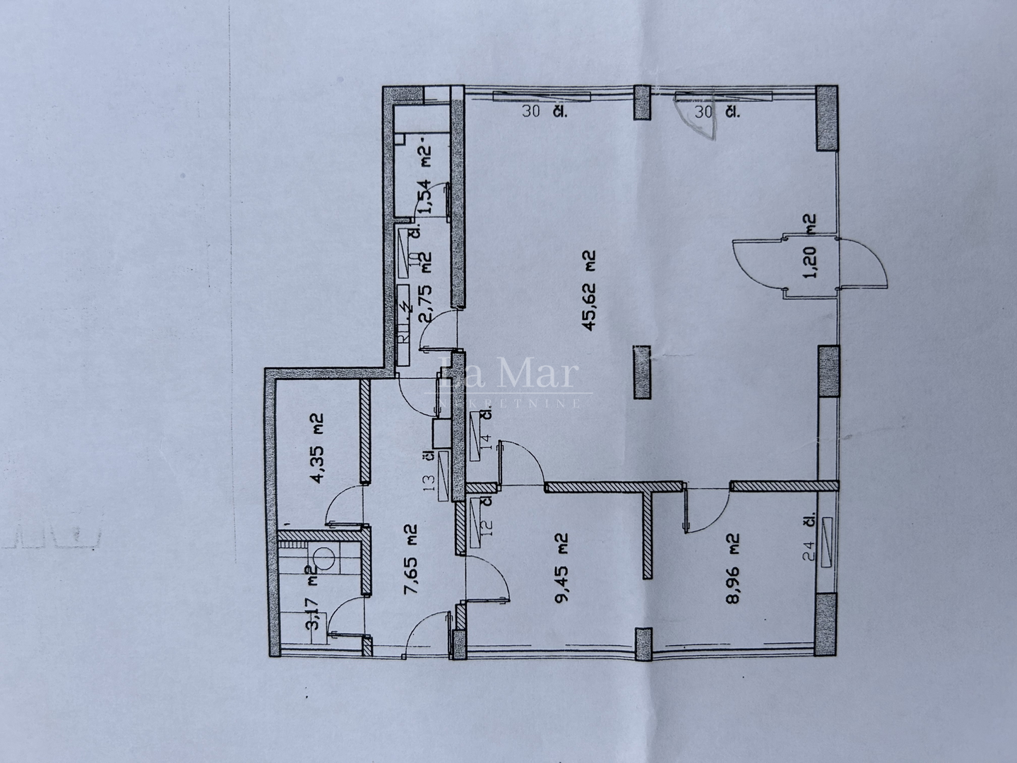 Prečko, posl.prostor u izlogu stambene zgrade 86 m2, razne namjene . - cover