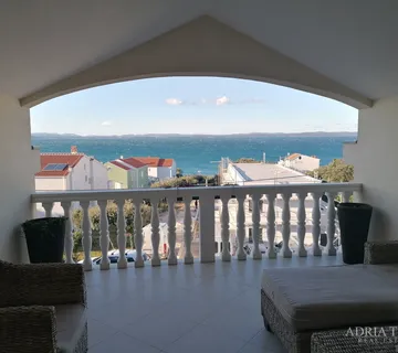 APARTMANSKA KUĆA S 3 APARTMANA, 120 m OD MORA, PETRČANE - ZADAR - cover
