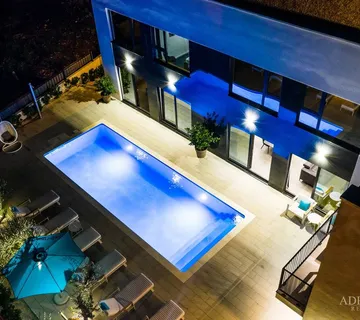 APARTMANI U URBANOJ VILI S BAZENOM, 250 m OD MORA, VIR - ZADAR - cover