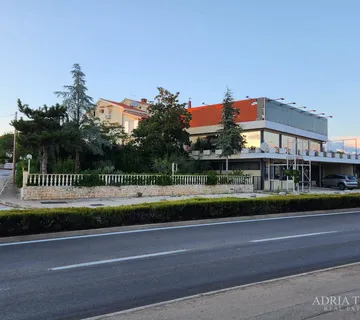 STAMBENO-POSLOVNI KOMPLEKS, IZVRSNA PRILIKA ZA INVESTICIJU! ZADAR - cover