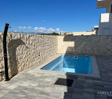 Apartmani U Stambenoj Zgradi U Novogradnji - Povljana, Pag