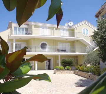KUĆA U PRVOM REDU DO MORA, PREKRASAN POGLED IZ SVIH PROSTORIJA - BRODARICA, ZADAR - cover