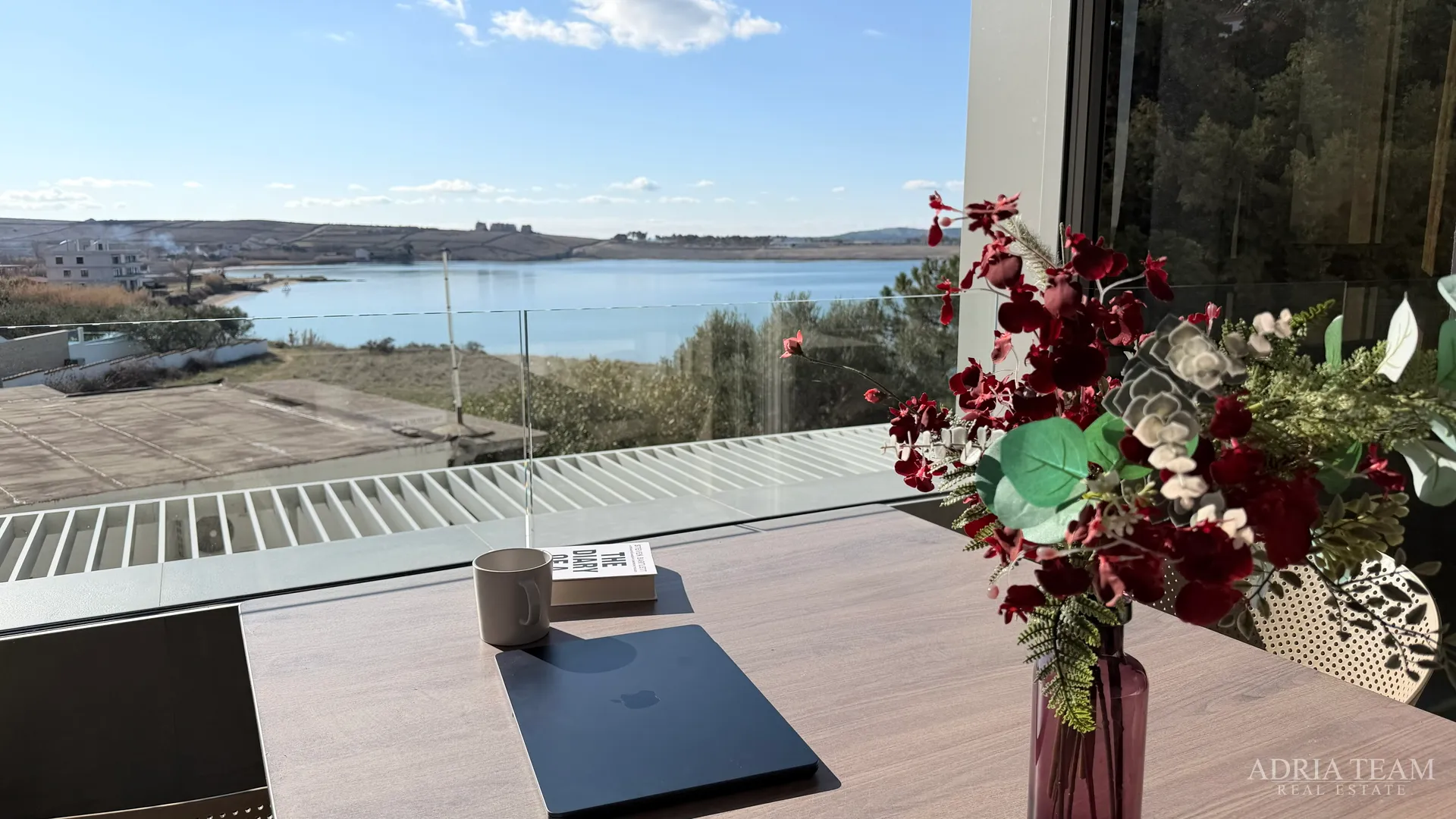 APARTMAN, PRVI RED DO MORA, PREDIVAN POGLED NA MORE - POVLJANA, PAG - cover
