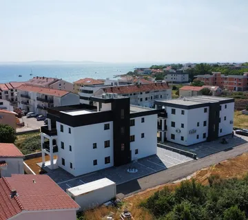 PENTHOUSE U BLIZINI PLAŽE, ZGRADA 2. NOVOGRADNJA, 150 m OD MORA - PRIVLAKA - cover