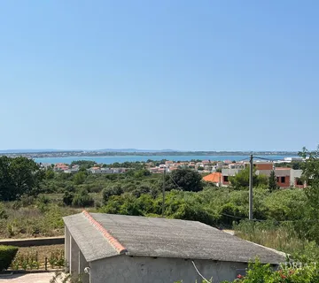 IZVRSNA PRILIKA!! GRAĐEVINSKO ZEMLJIŠTE - 2814 m2 - MIRNA I TIHA POZICIJA! POGLED NA MORE! VRSI - ZADAR