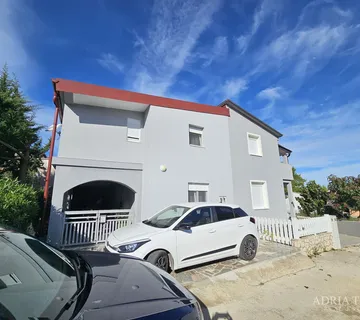 Kuća S Dvije Apartmanske Jedinice - Vir