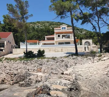VILA U PRVOM REDU DO MORA - PRIŽBA, KORČULA - cover