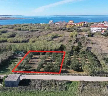 GRAĐEVINSKO ZEMLJIŠTE, 440 m OD MORA - POVLJANA, PAG