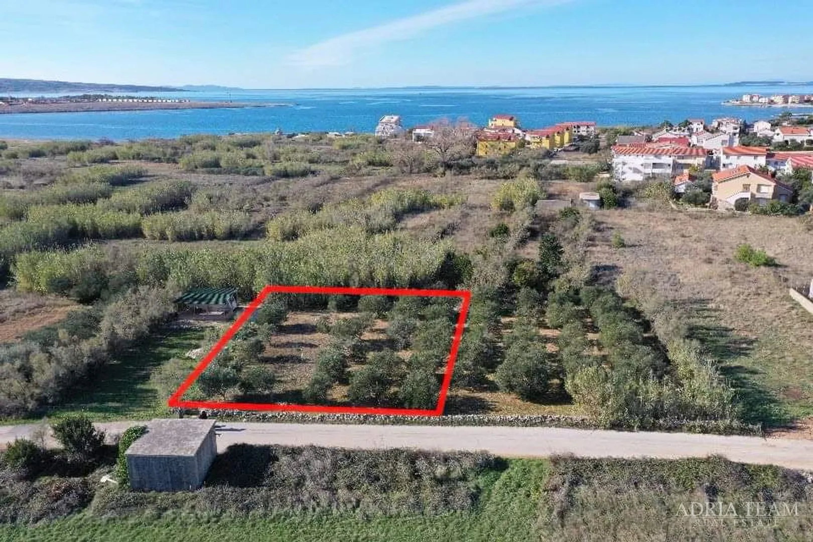 GRAĐEVINSKO ZEMLJIŠTE, 440 m OD MORA - POVLJANA, PAG - cover