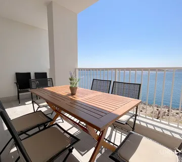 DVOETAŽNI APARTMAN U PRVOM REDU DO MORA, PLAŽA ODMAH ISPRED ZGRADE - POVLJANA, PAG - cover